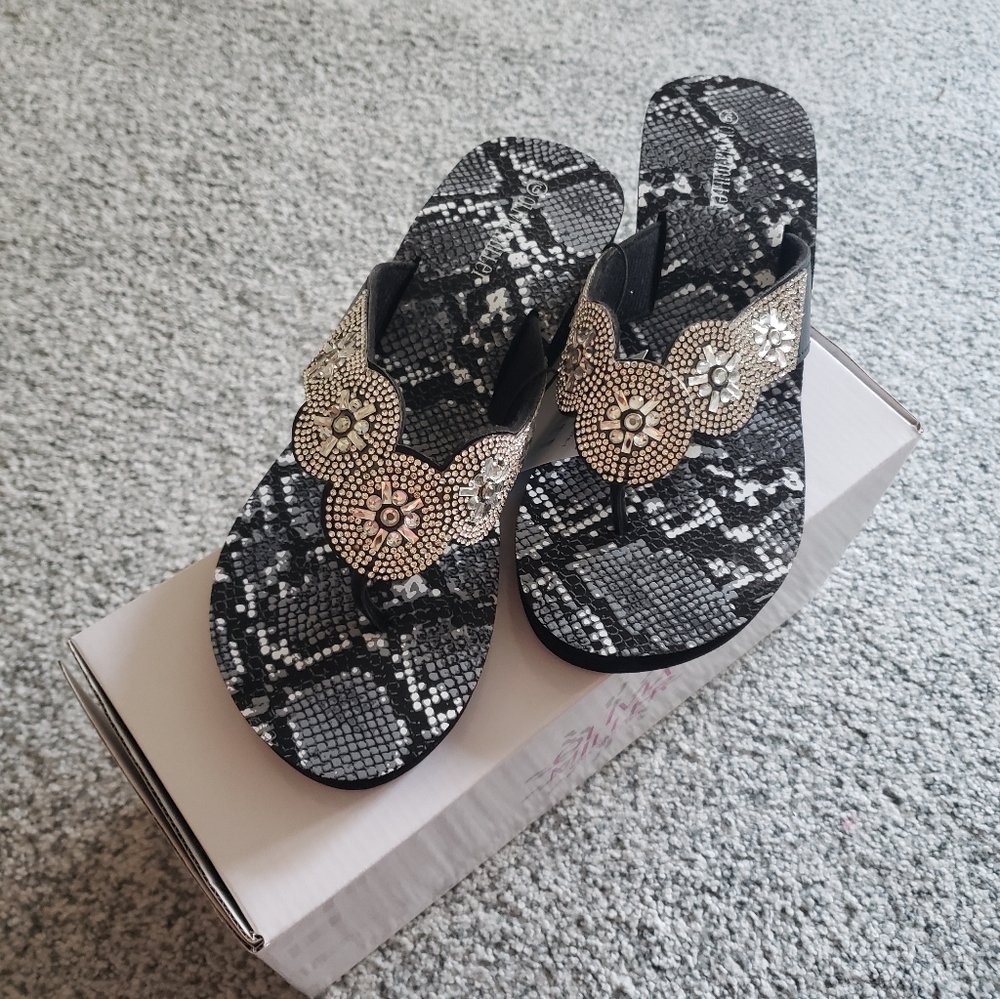 Olivia Miller All at Once Sandal, size 9M, black with embelishments